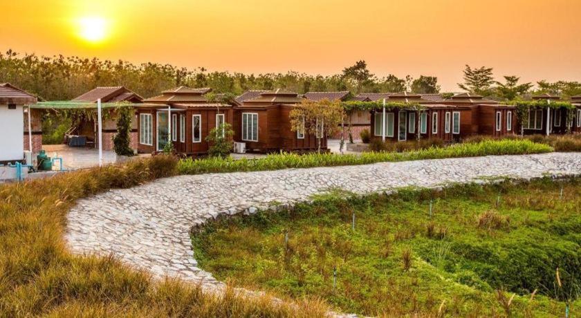 Prew Lom Chom Nam Resort Ban Phan Sadet Nok Bagian luar foto