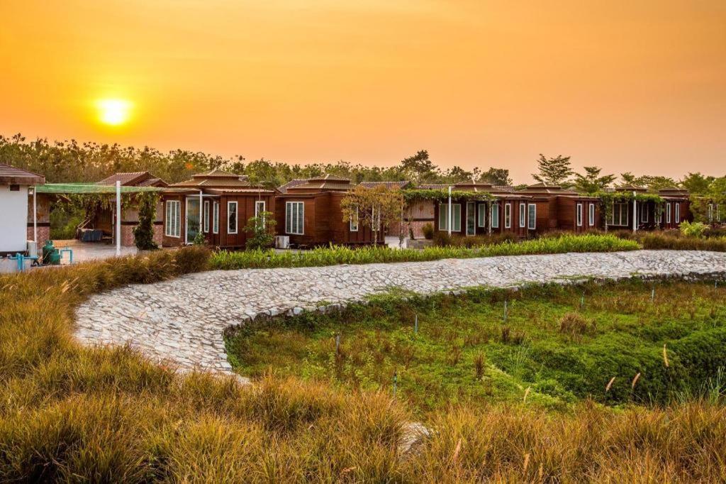 Prew Lom Chom Nam Resort Ban Phan Sadet Nok Bagian luar foto